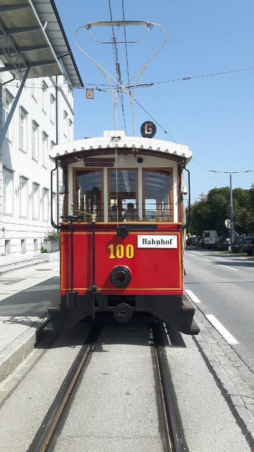 Wolfis Traunseeblick - Mit Kostenlosem Parkplatz Direkt An Der Unterkunft グムンデン エクステリア 写真