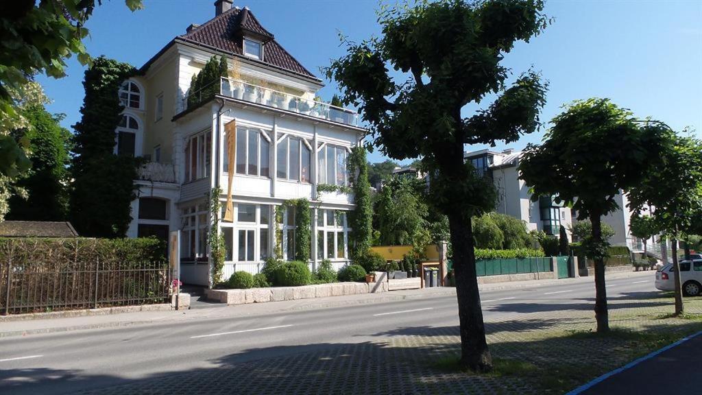 Wolfis Traunseeblick - Mit Kostenlosem Parkplatz Direkt An Der Unterkunft グムンデン エクステリア 写真